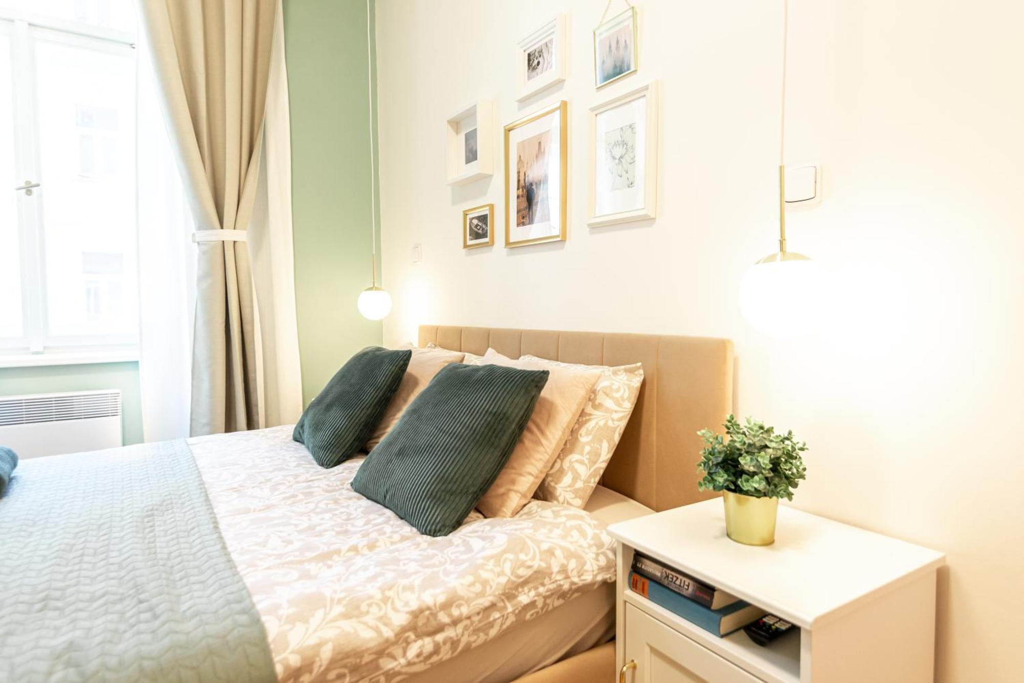 Modern & Spacious Near The Old Town Apartment Prag
